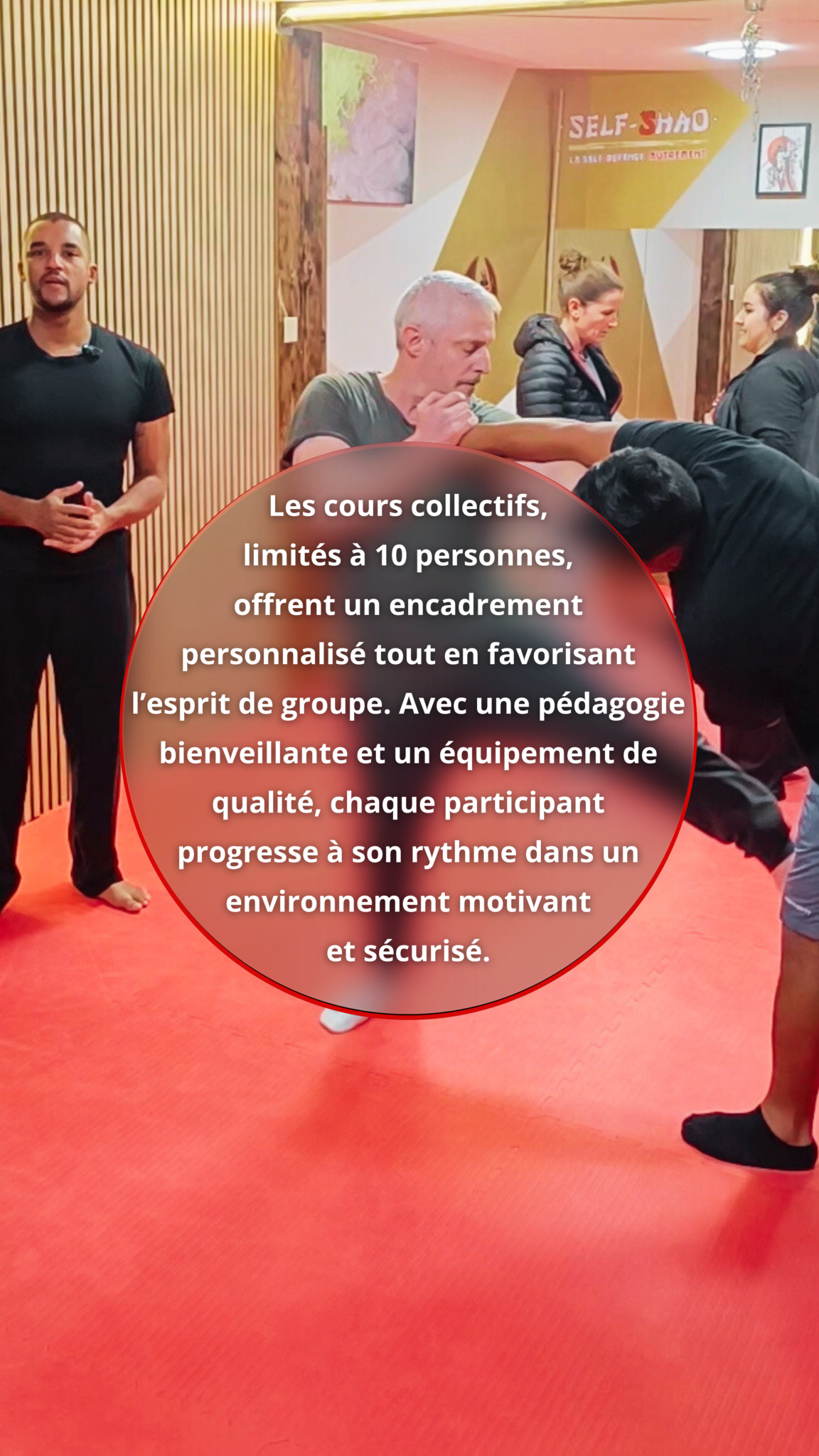 Les cours collectifs, limités à 10 personnes, offrent un encadrement personnalisé tout en favorisant l’esprit de groupe. Avec une pédagogie bienveillante et un équipement de qualité, chaque participant progresse à son rythme dans un environnement motivant et sécurisé.